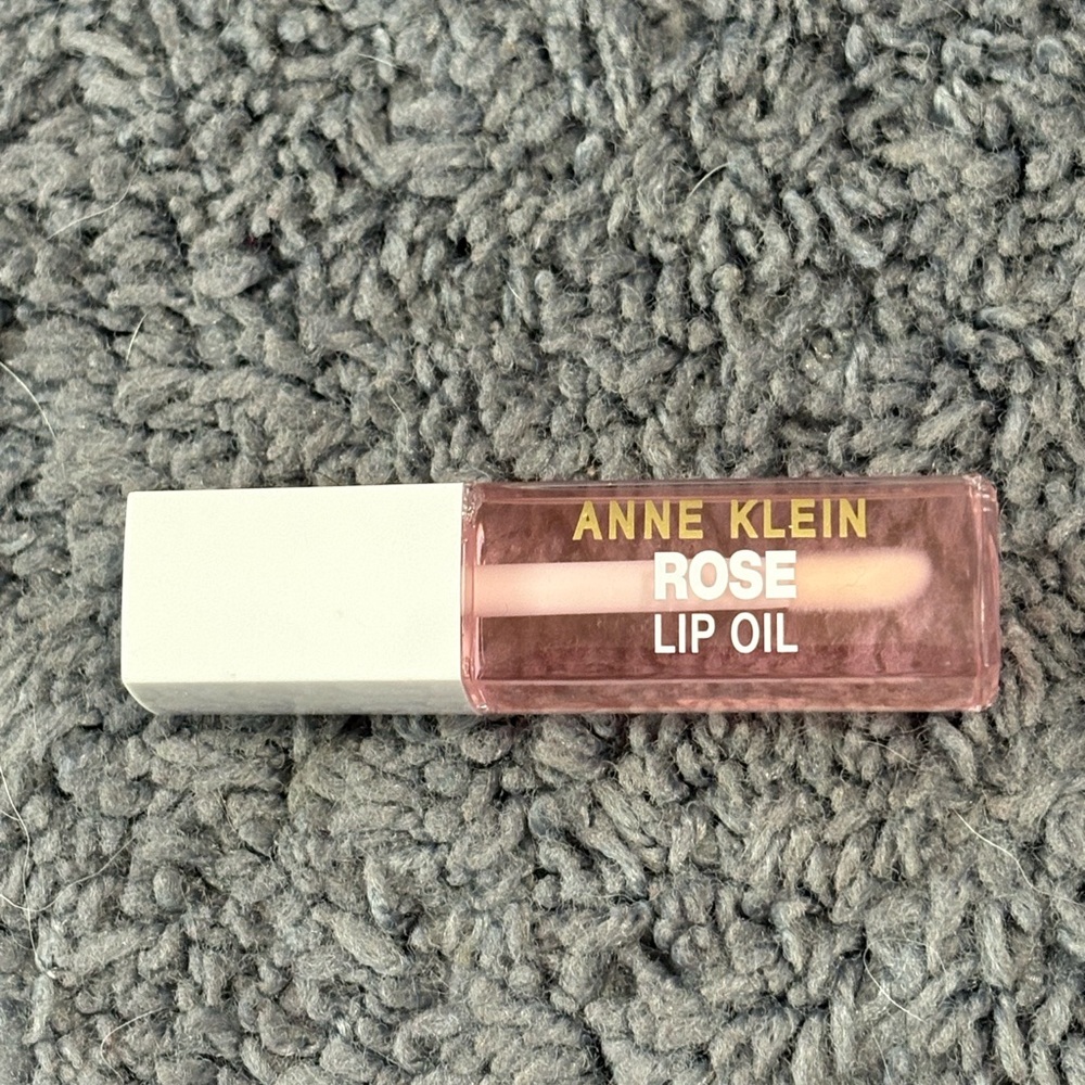 NWT Anne Klein lip oil, scent: rose